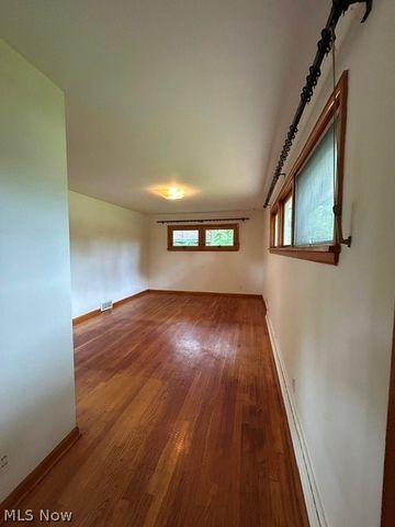 708 Fairwood Road, New Franklin, OH 44319