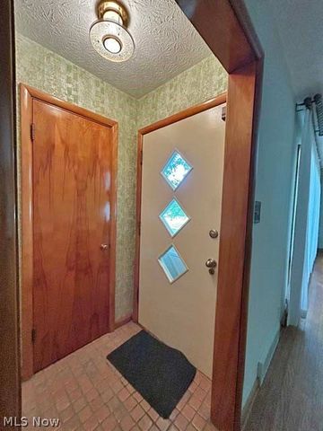 708 Fairwood Road, New Franklin, OH 44319