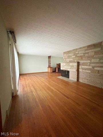 708 Fairwood Road, New Franklin, OH 44319