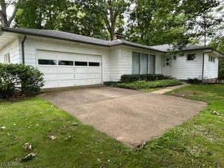 708 Fairwood Road, New Franklin, OH 44319