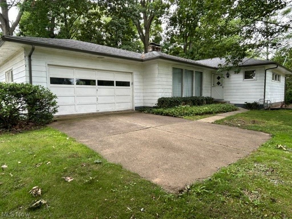 708 Fairwood Road, New Franklin, OH 44319