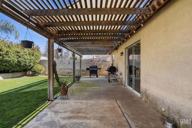 7004 Rhone Drive, Bakersfield, CA 93308