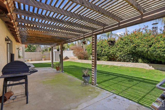 7004 Rhone Drive, Bakersfield, CA 93308