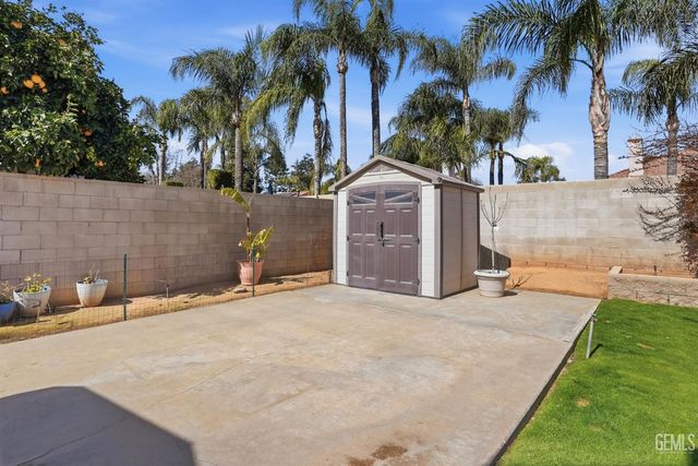 7004 Rhone Drive, Bakersfield, CA 93308