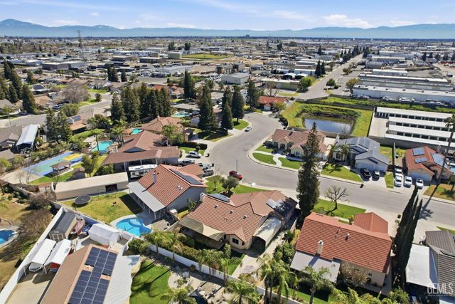 7004 Rhone Drive, Bakersfield, CA 93308