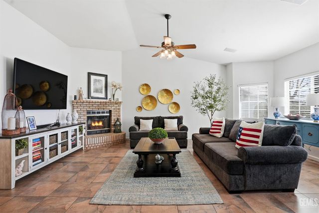 7004 Rhone Drive, Bakersfield, CA 93308