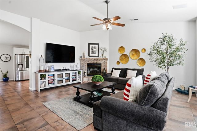 7004 Rhone Drive, Bakersfield, CA 93308