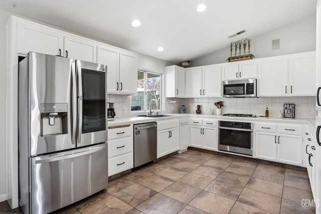 7004 Rhone Drive, Bakersfield, CA 93308