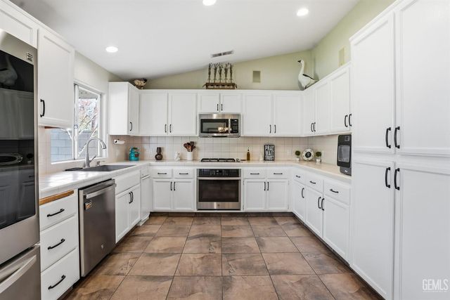 7004 Rhone Drive, Bakersfield, CA 93308