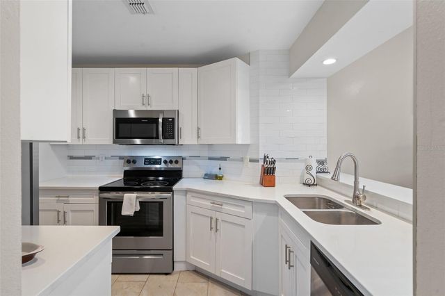 14733 NORWOOD OAKS DRIVE 201, Tampa, FL 33613