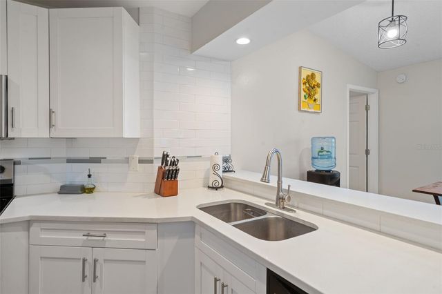 14733 NORWOOD OAKS DRIVE 201, Tampa, FL 33613