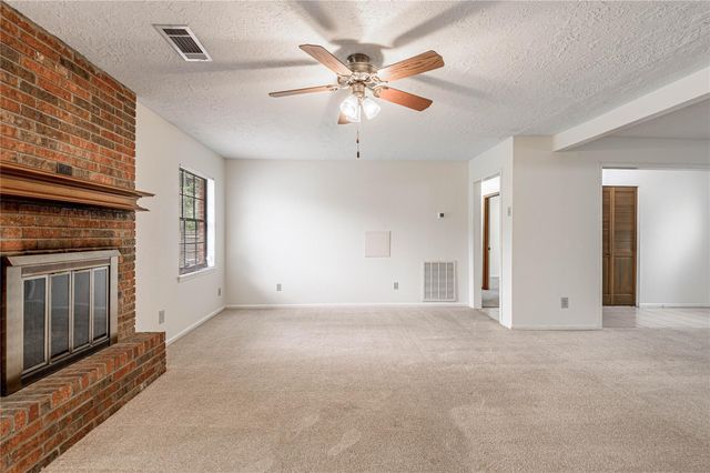 121 Elmwood Street, Huntsville, TX 77320