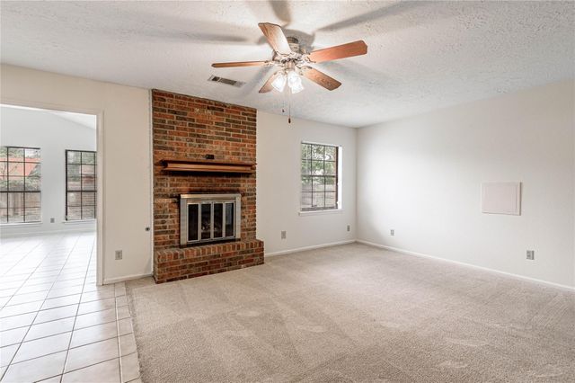 121 Elmwood Street, Huntsville, TX 77320