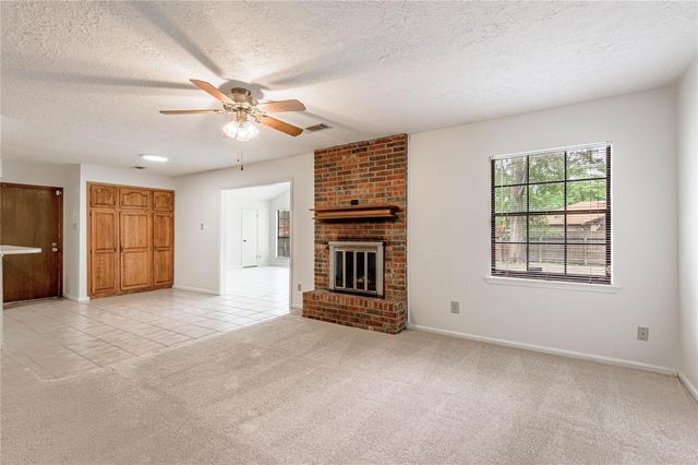 121 Elmwood Street, Huntsville, TX 77320