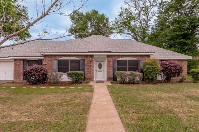 121 Elmwood Street, Huntsville, TX 77320