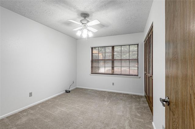 121 Elmwood Street, Huntsville, TX 77320