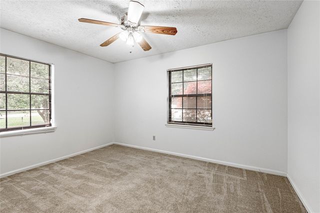 121 Elmwood Street, Huntsville, TX 77320