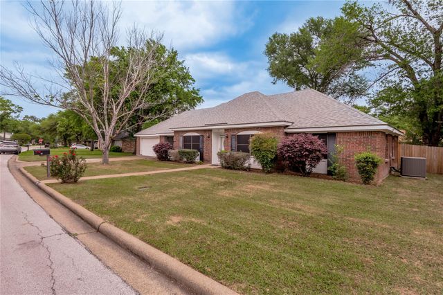 121 Elmwood Street, Huntsville, TX 77320
