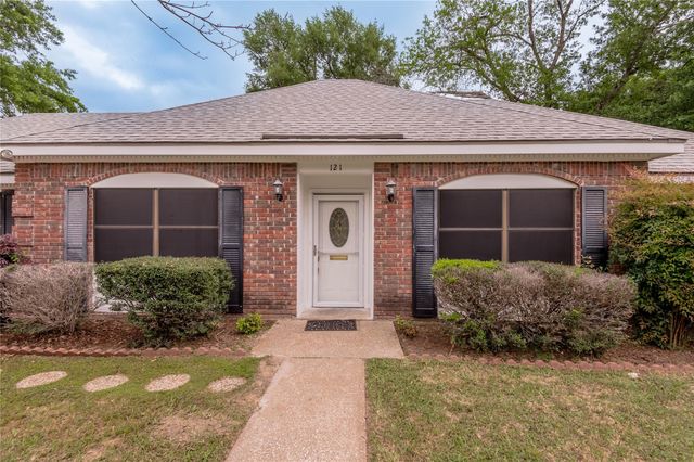 121 Elmwood Street, Huntsville, TX 77320