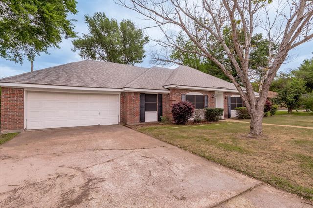 121 Elmwood Street, Huntsville, TX 77320