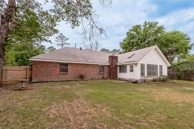 121 Elmwood Street, Huntsville, TX 77320