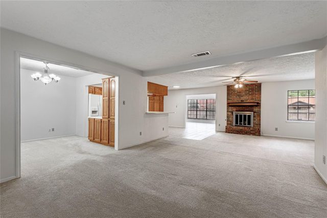 121 Elmwood Street, Huntsville, TX 77320