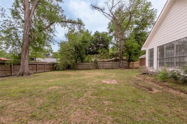 121 Elmwood Street, Huntsville, TX 77320