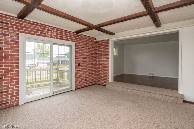 4544 Lakeknoll Street, Louisville, OH 44641