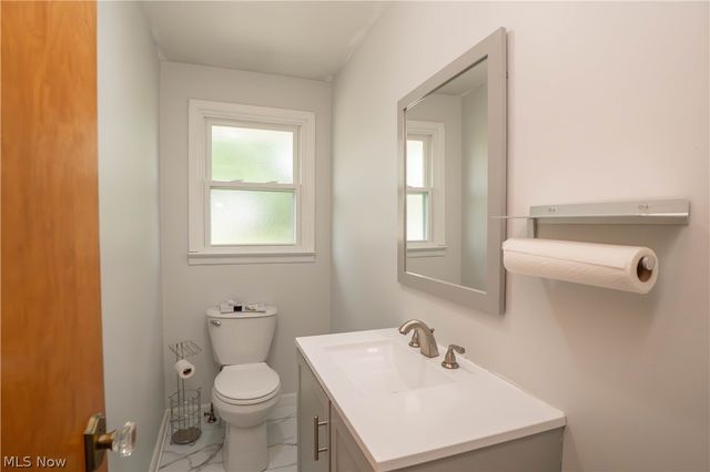 4544 Lakeknoll Street, Louisville, OH 44641