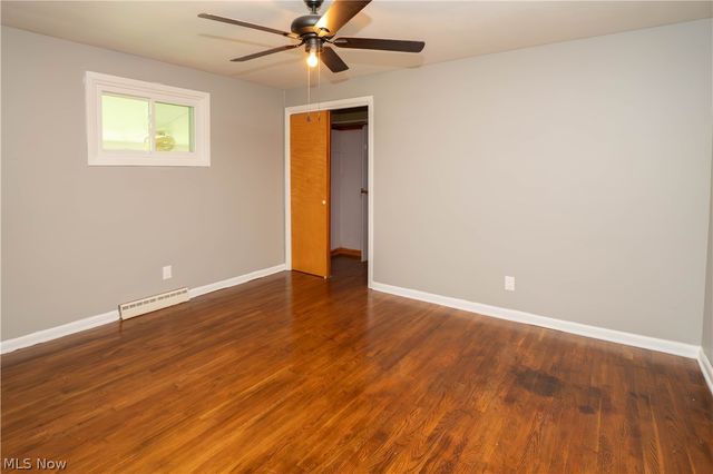 4544 Lakeknoll Street, Louisville, OH 44641