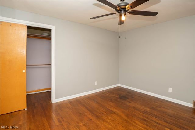 4544 Lakeknoll Street, Louisville, OH 44641