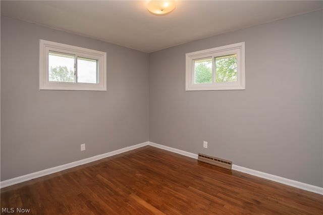 4544 Lakeknoll Street, Louisville, OH 44641