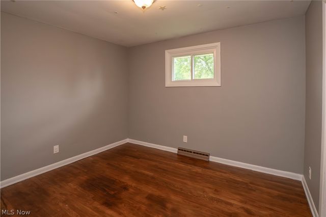 4544 Lakeknoll Street, Louisville, OH 44641