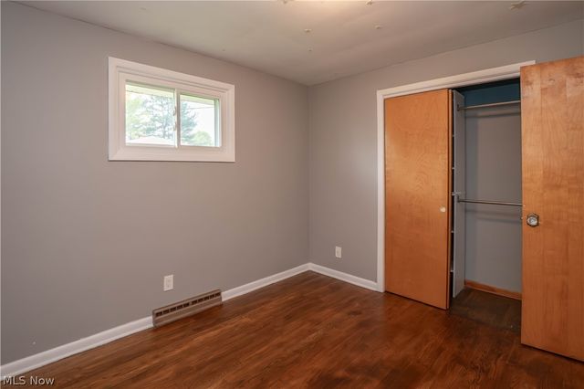 4544 Lakeknoll Street, Louisville, OH 44641