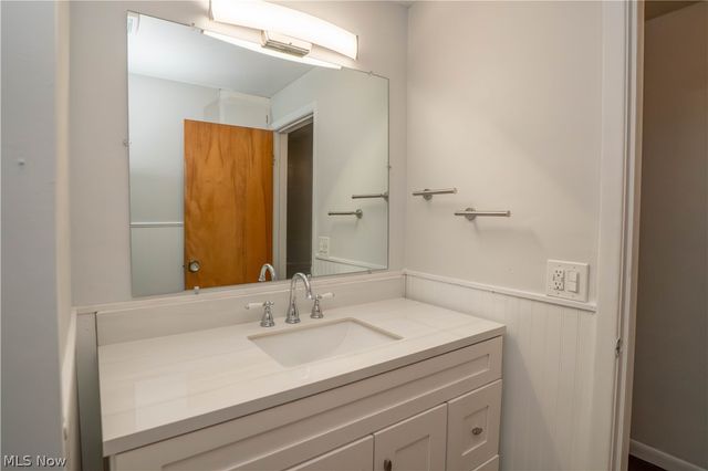 4544 Lakeknoll Street, Louisville, OH 44641
