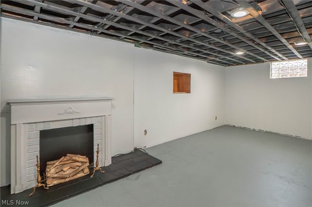 4544 Lakeknoll Street, Louisville, OH 44641