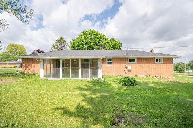 4544 Lakeknoll Street, Louisville, OH 44641