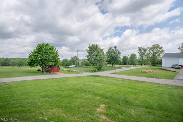 4544 Lakeknoll Street, Louisville, OH 44641
