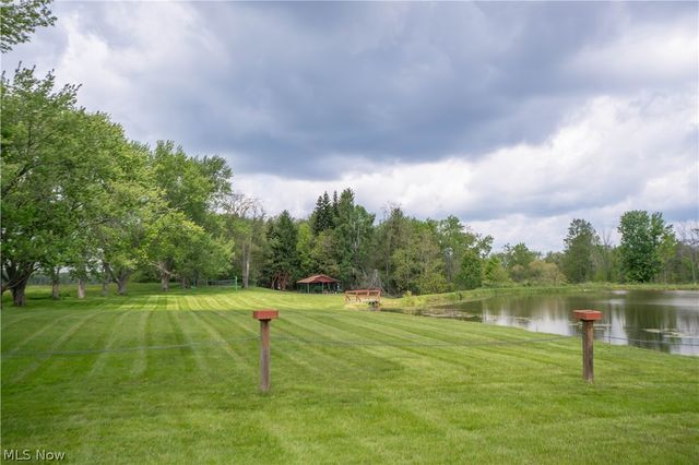 4544 Lakeknoll Street, Louisville, OH 44641