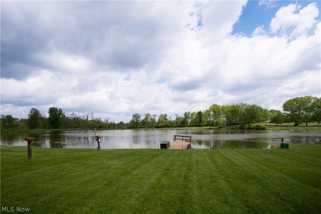 4544 Lakeknoll Street, Louisville, OH 44641