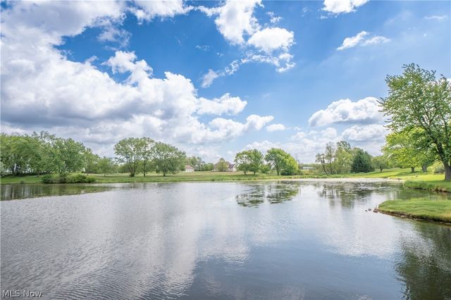 4544 Lakeknoll Street, Louisville, OH 44641
