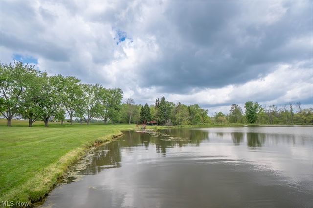 4544 Lakeknoll Street, Louisville, OH 44641