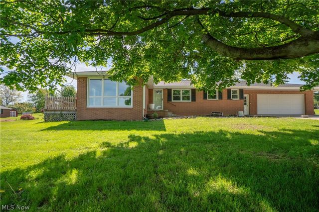 4544 Lakeknoll Street, Louisville, OH 44641