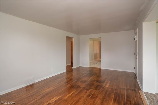 4544 Lakeknoll Street, Louisville, OH 44641