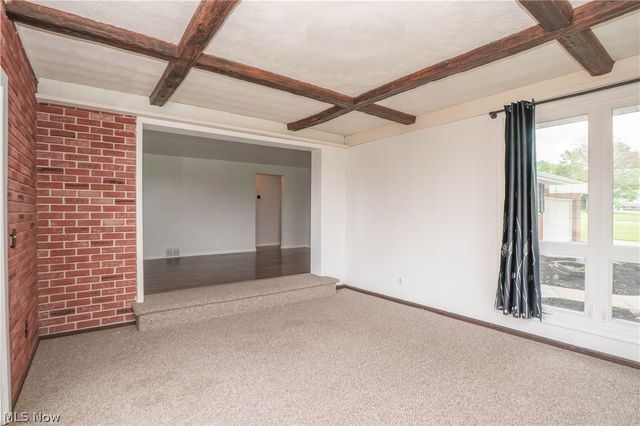 4544 Lakeknoll Street, Louisville, OH 44641