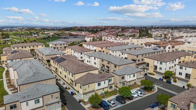 5223 Surfwalk 111, San Diego, CA 92154