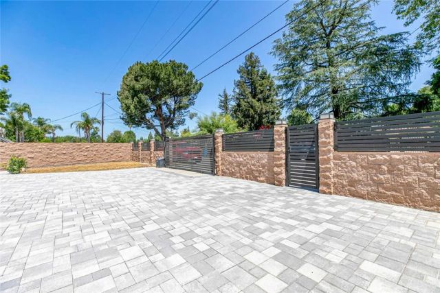 17800 Raymer Street, Sherwood Forest, CA 91325