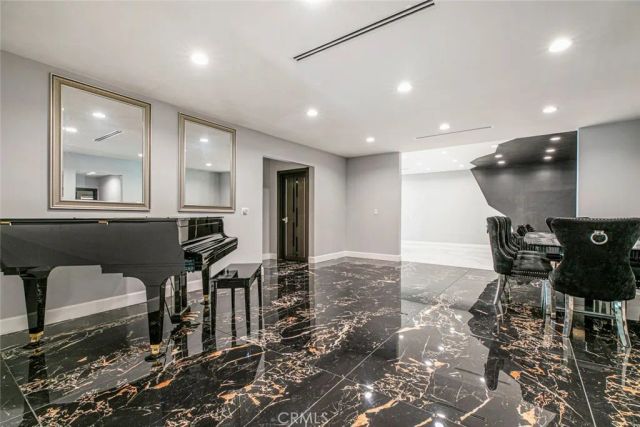 17800 Raymer Street, Sherwood Forest, CA 91325