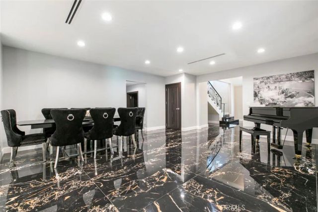 17800 Raymer Street, Sherwood Forest, CA 91325