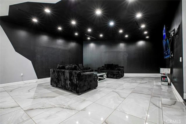 17800 Raymer Street, Sherwood Forest, CA 91325